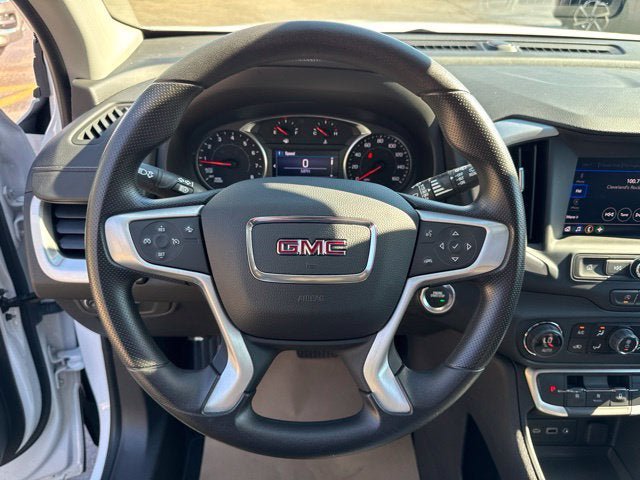 Used 2024 GMC Terrain SLE w/ Driver Convenience Package FWD image 12