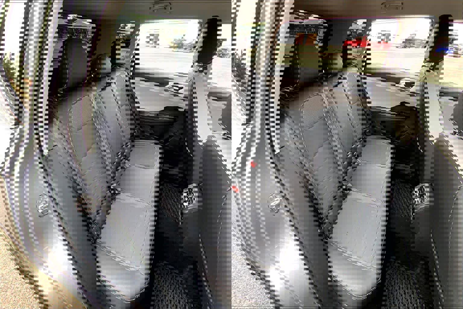 Used 2025 Volkswagen Taos SE AWD/4WD image 38