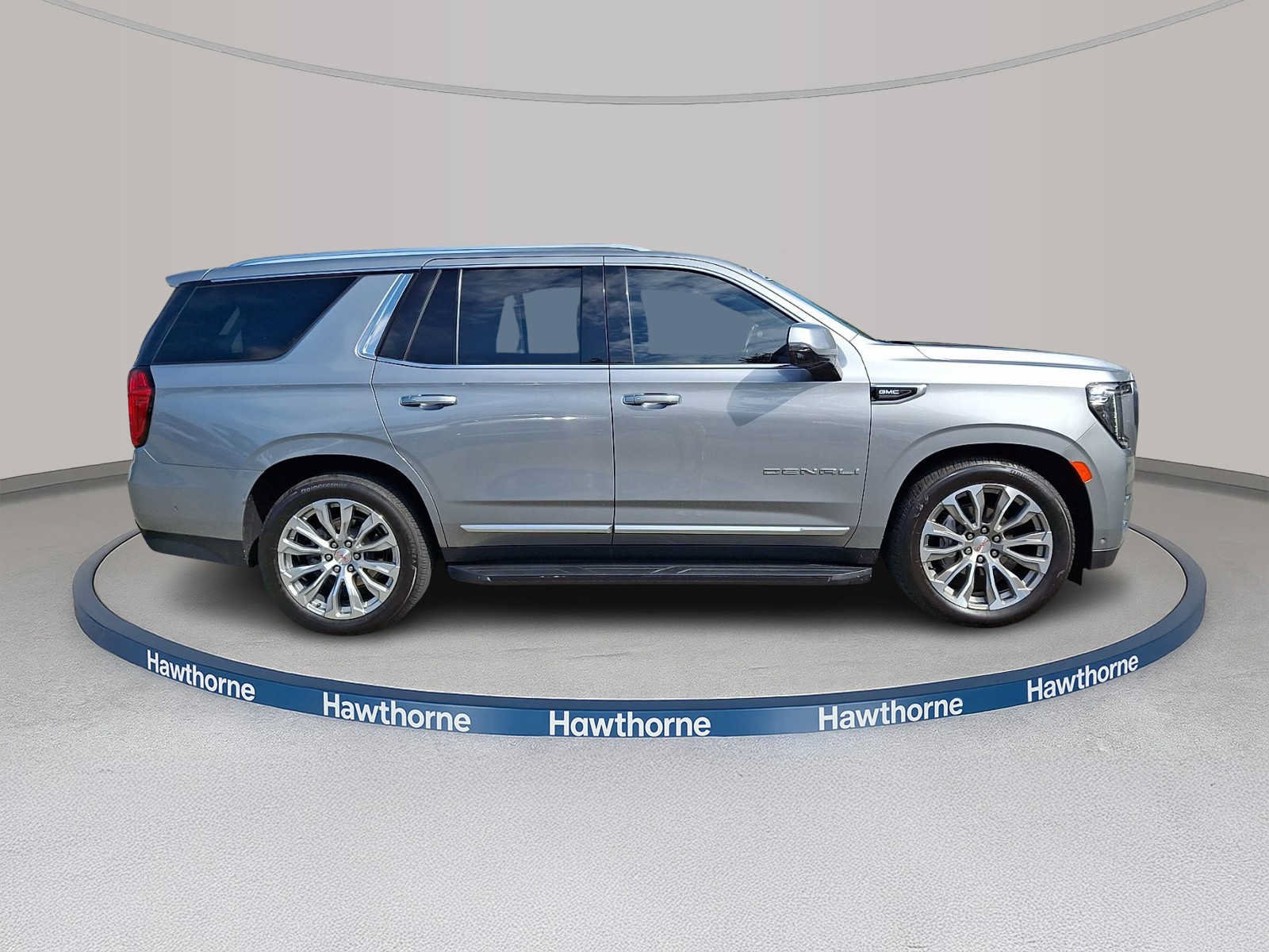 Used 2024 GMC Yukon Denali w/ Advanced Technology Package AWD/4WD image 7