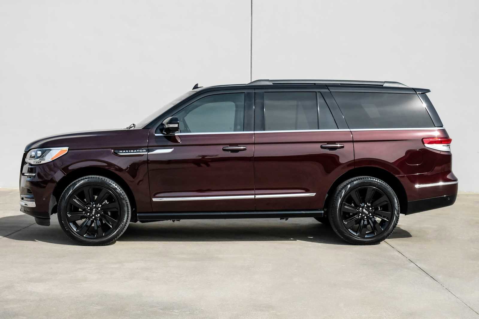 Used 2024 Lincoln Navigator Black Label AWD/4WD image 15