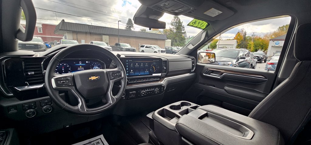 Used 2023 Chevrolet Silverado 1500 LT AWD/4WD image 15