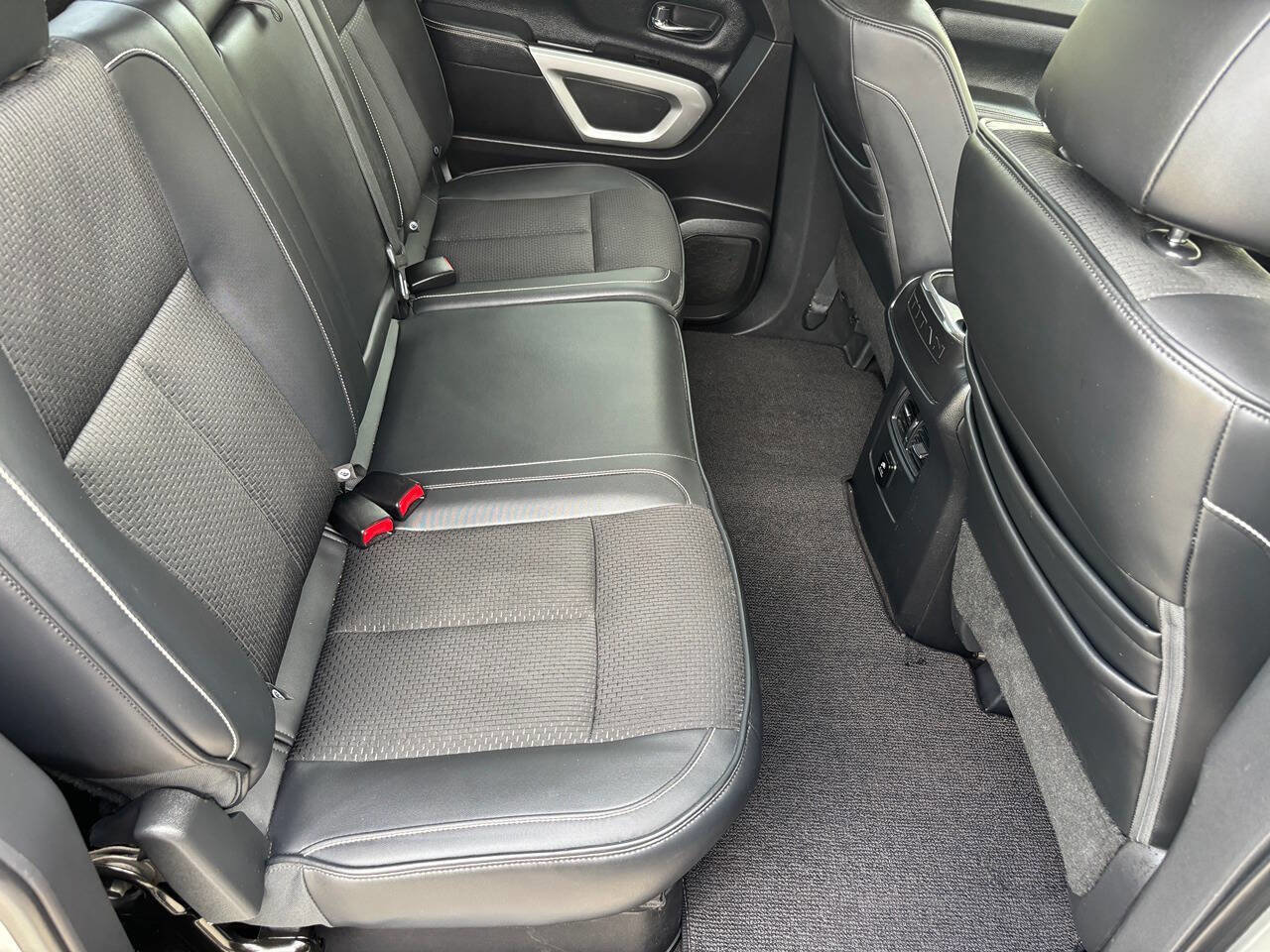 Used 2018 Nissan Titan PRO-4X AWD/4WD image 27