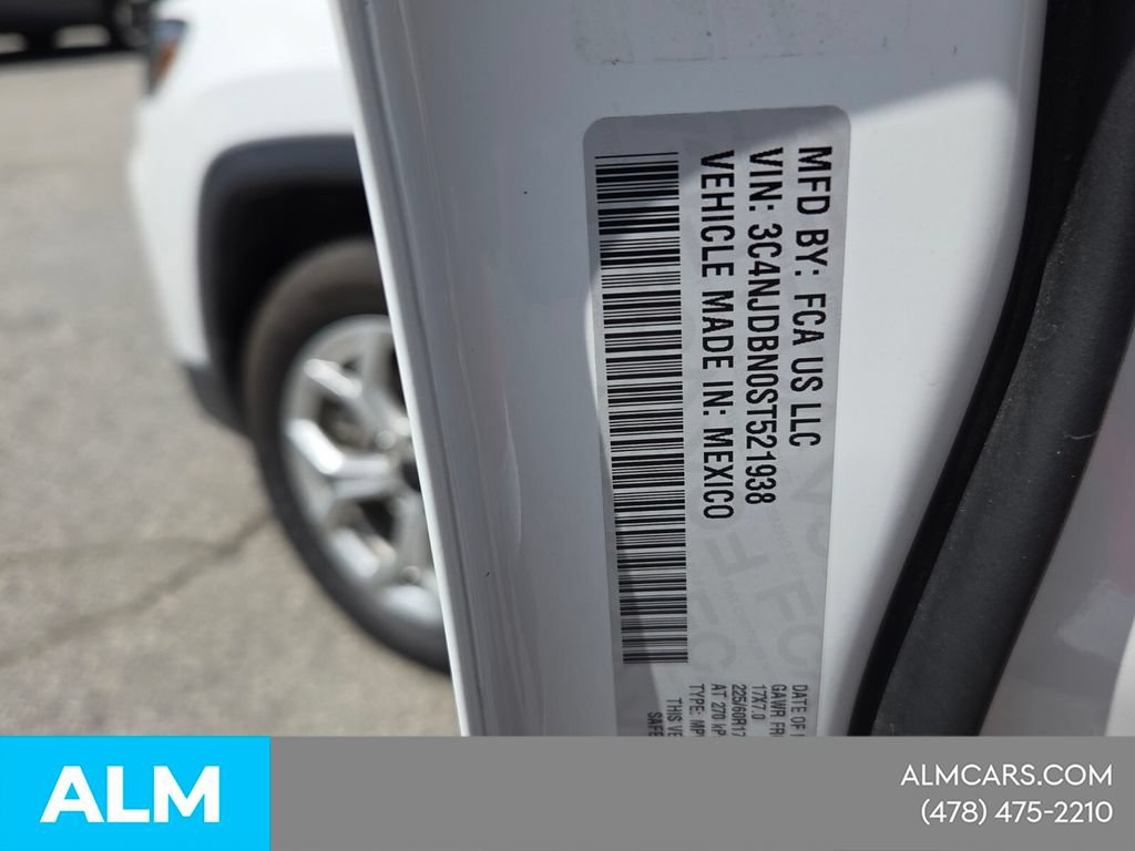Used 2025 Jeep Compass Latitude AWD/4WD image 9