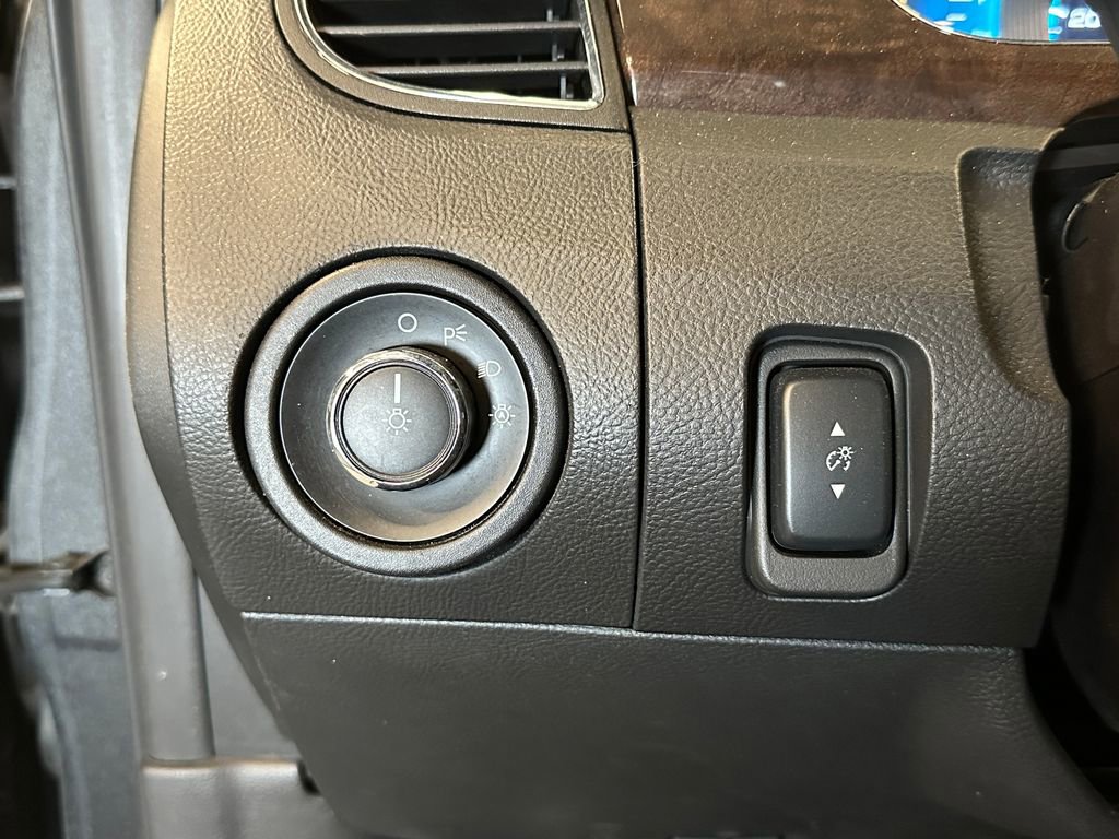 Used 2018 Ford Taurus Limited FWD image 19