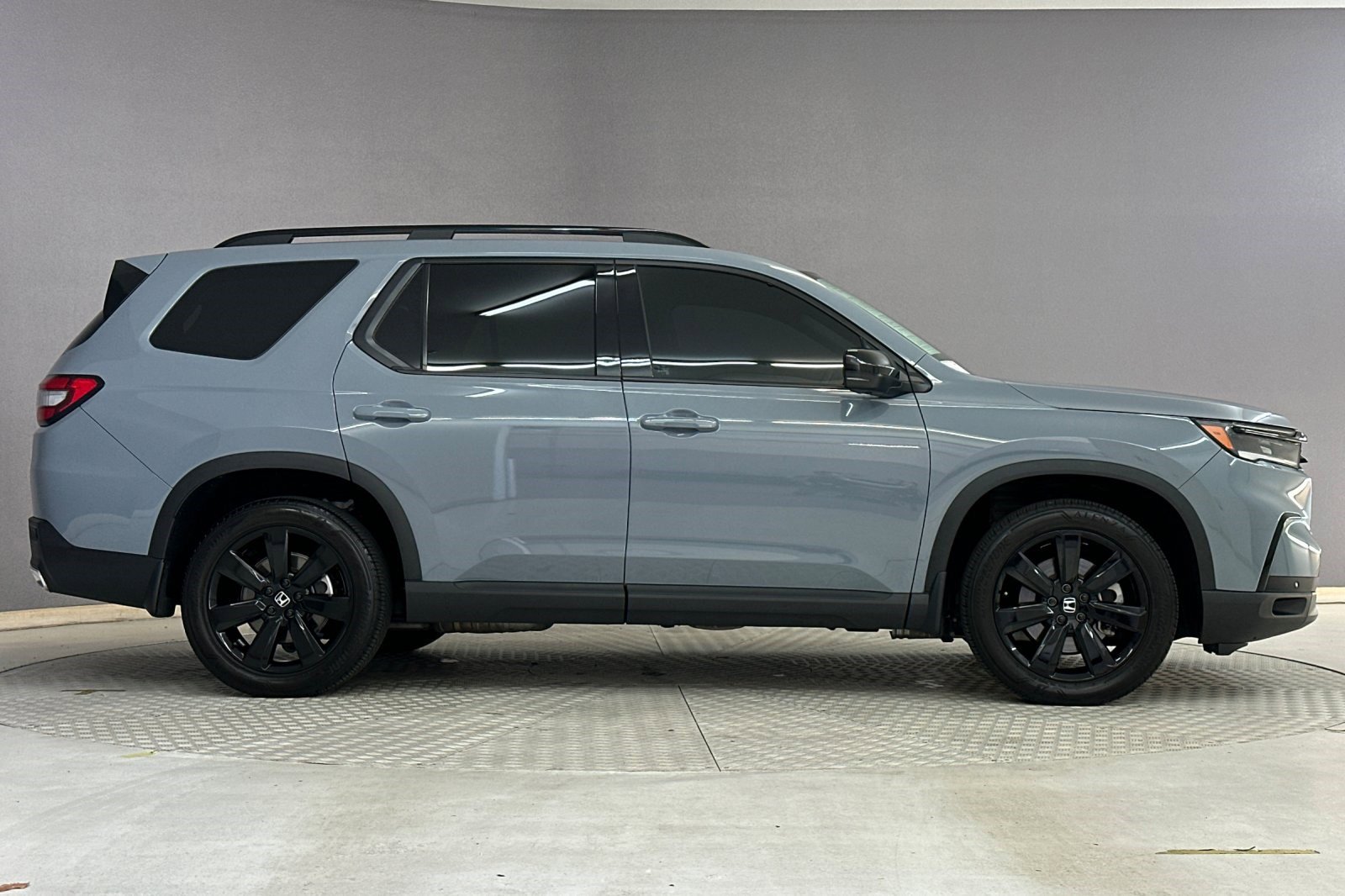 Used 2025 Honda Pilot Black Edition image 7
