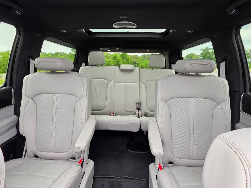 New 2026 Jeep Grand Wagoneer Summit w/ Premium Group III AWD/4WD image 32