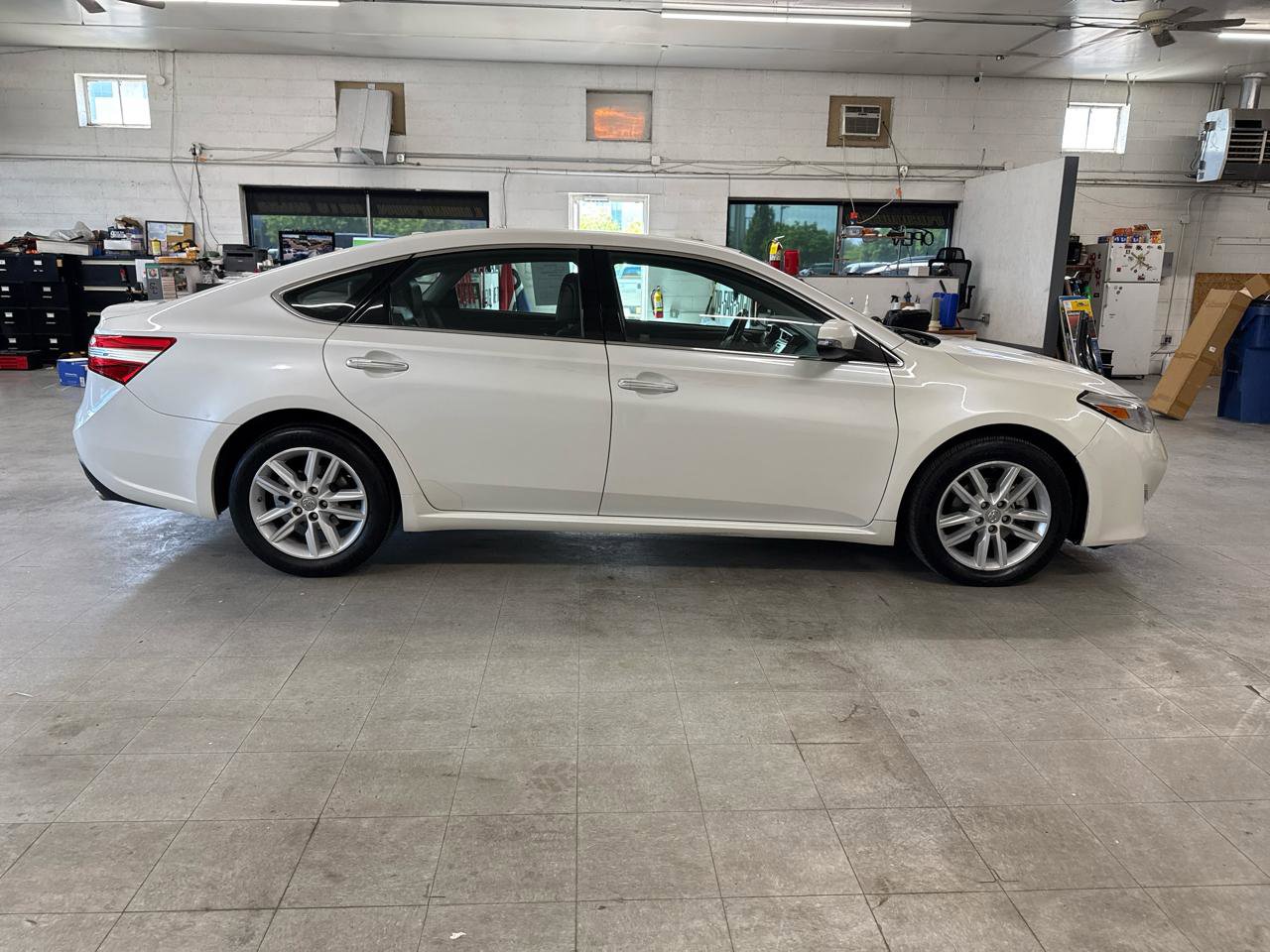 Used 2015 Toyota Avalon XLE FWD image 79