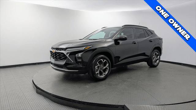Used 2026 Chevrolet Trax LT FWD image 2