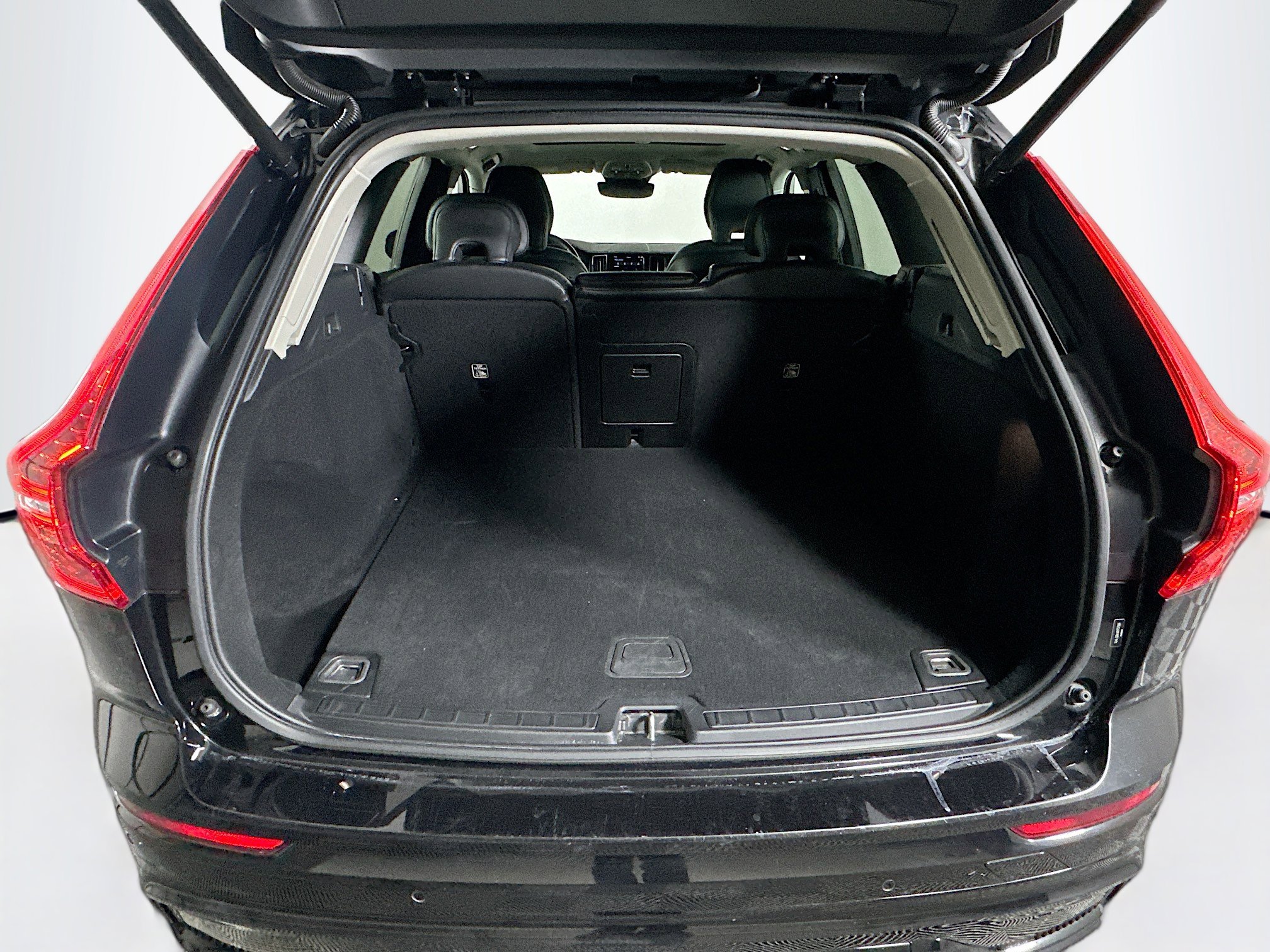 Used 2024 Volvo XC60 B5 Core w/ Climate Package image 28