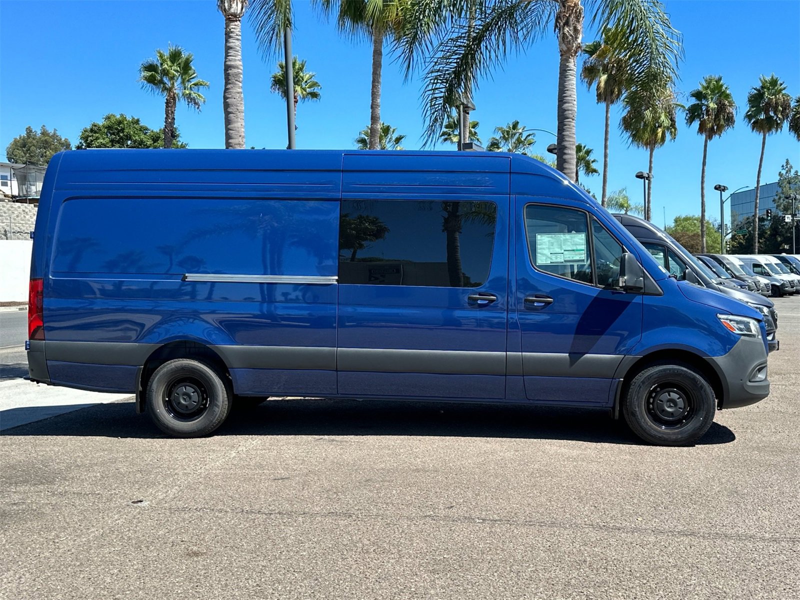 Used 2024 Mercedes-Benz Sprinter 2500 image 2