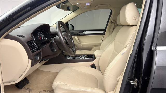 Used 2015 Volkswagen Touareg Sport AWD/4WD image 14