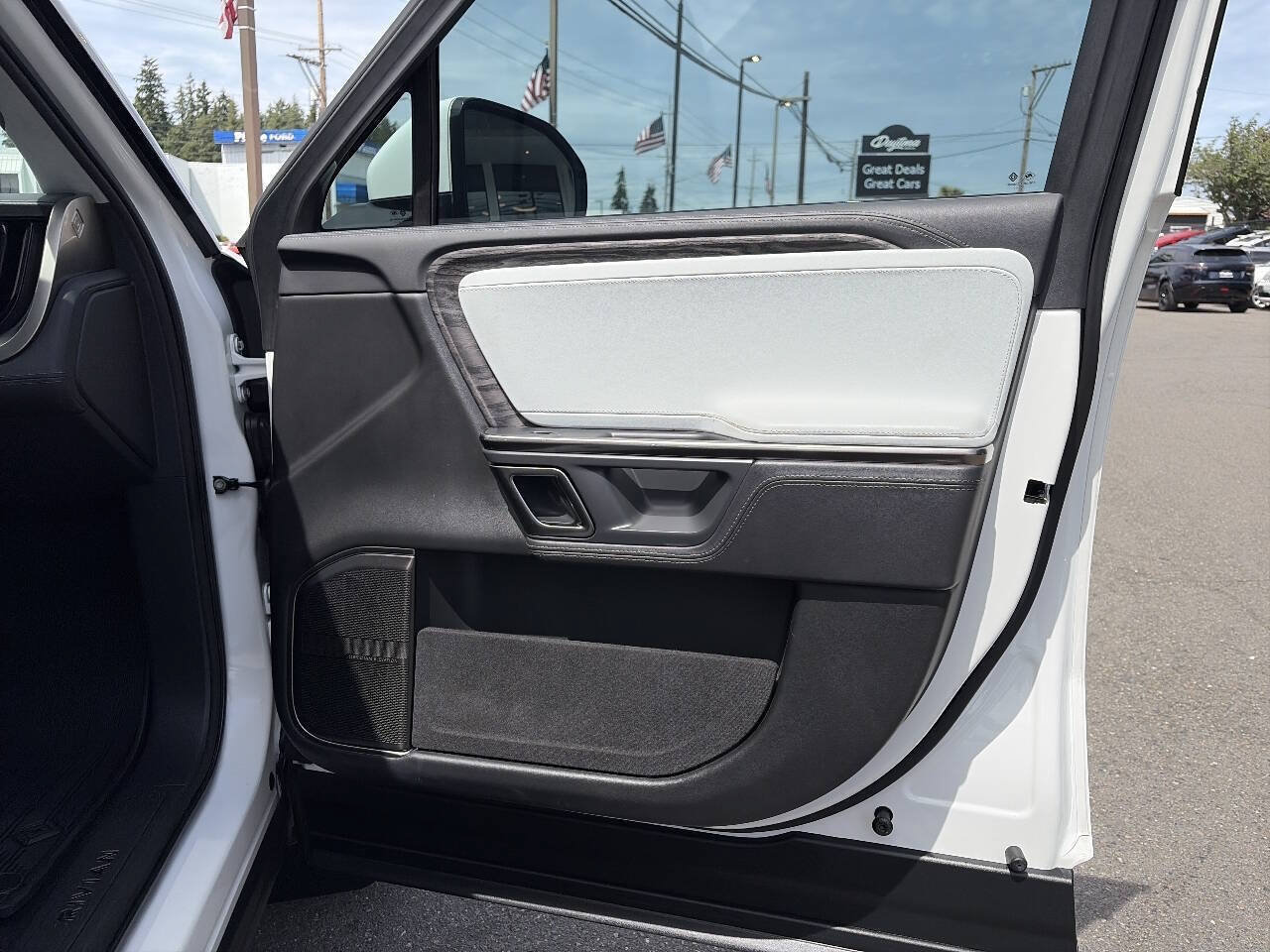 Used 2022 Rivian R1T Adventure AWD/4WD image 21