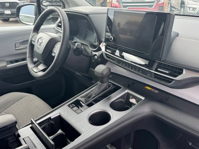 Used 2026 Toyota Sienna LE AWD/4WD image 25