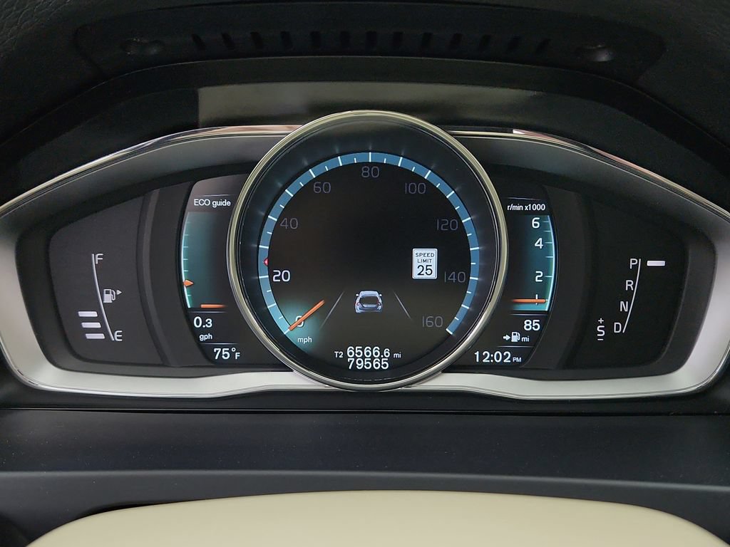 Used 2016 Volvo V60 T5 Platinum w/ Climate Package FWD image 14