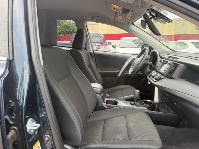 Used 2018 Toyota RAV4 LE FWD image 27