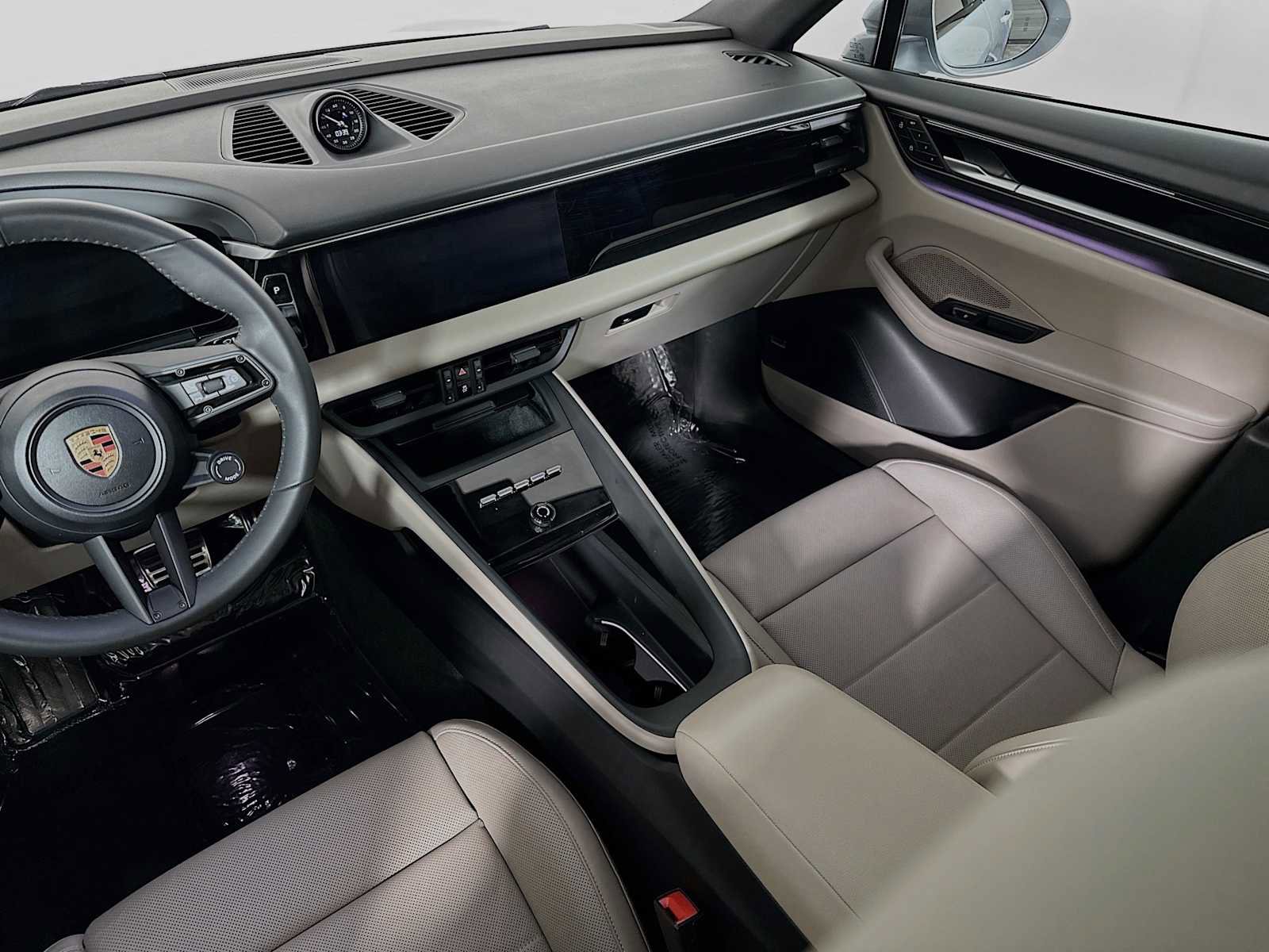 Certified 2025 Porsche Macan 4S Electric image 26