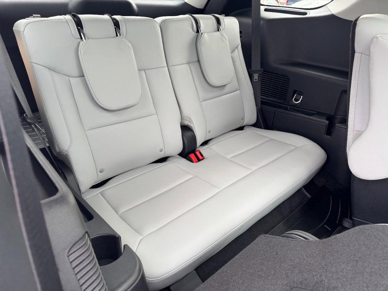 Used 2025 Ford Explorer Platinum w/ Ultimate Package image 11