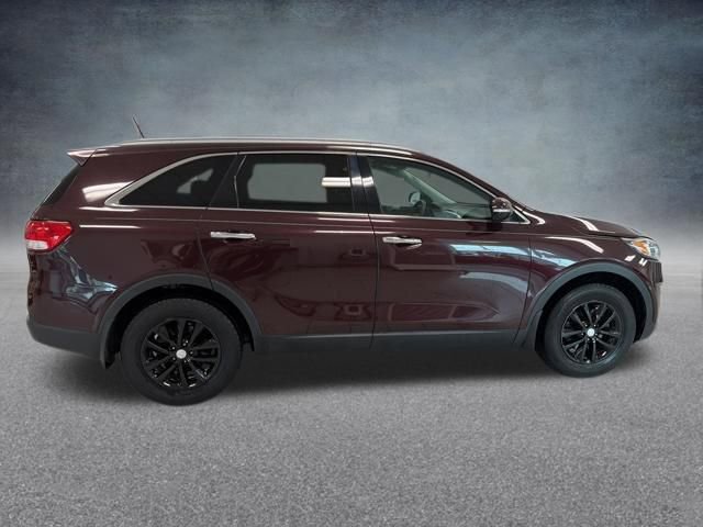Used 2017 Kia Sorento LX image 5
