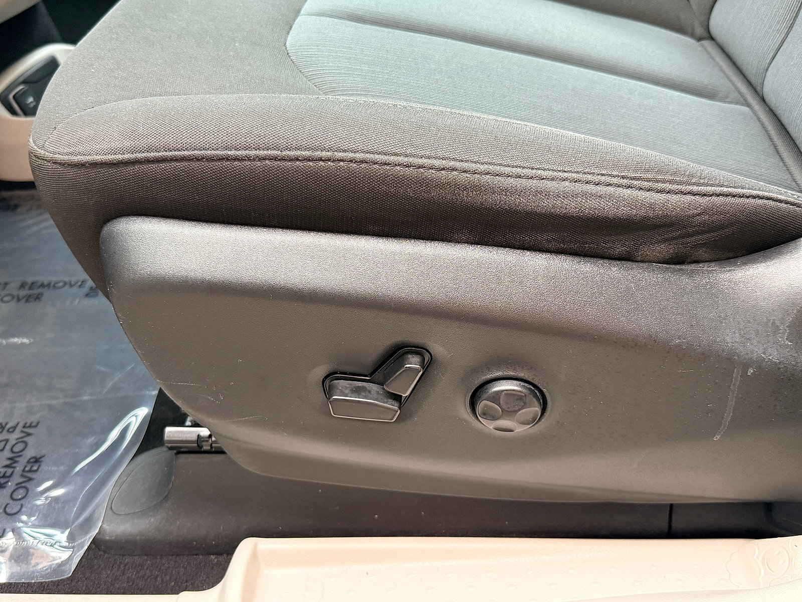 Used 2023 Chrysler Voyager LX FWD image 20