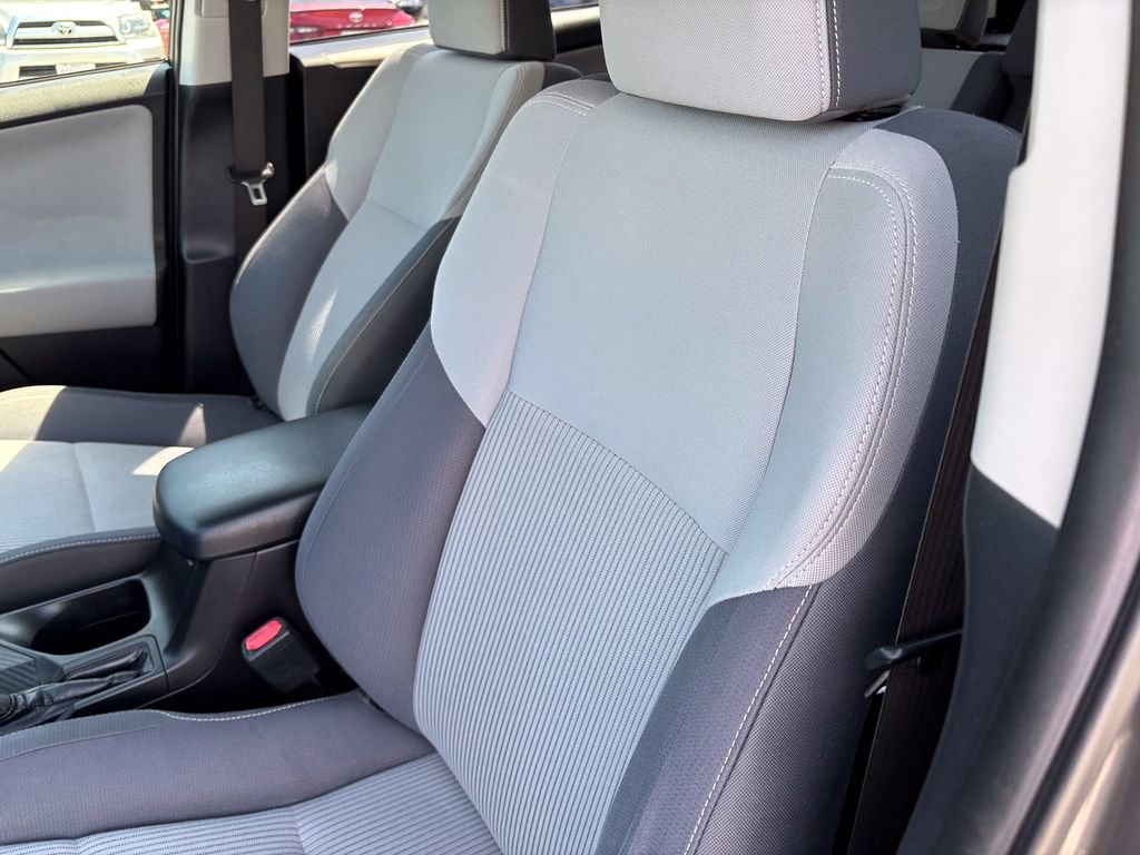Used 2015 Toyota RAV4 XLE AWD/4WD image 19