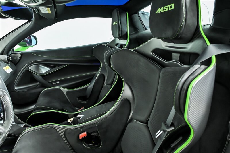 Used 2024 McLaren 750S Spider RWD image 22
