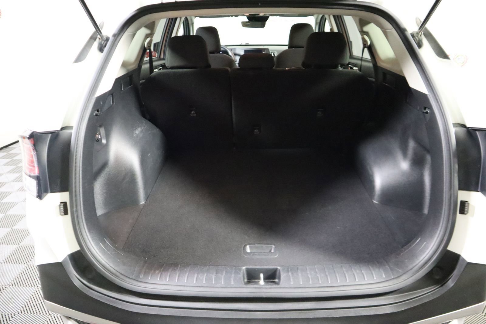 Used 2023 Kia Sportage LX image 15