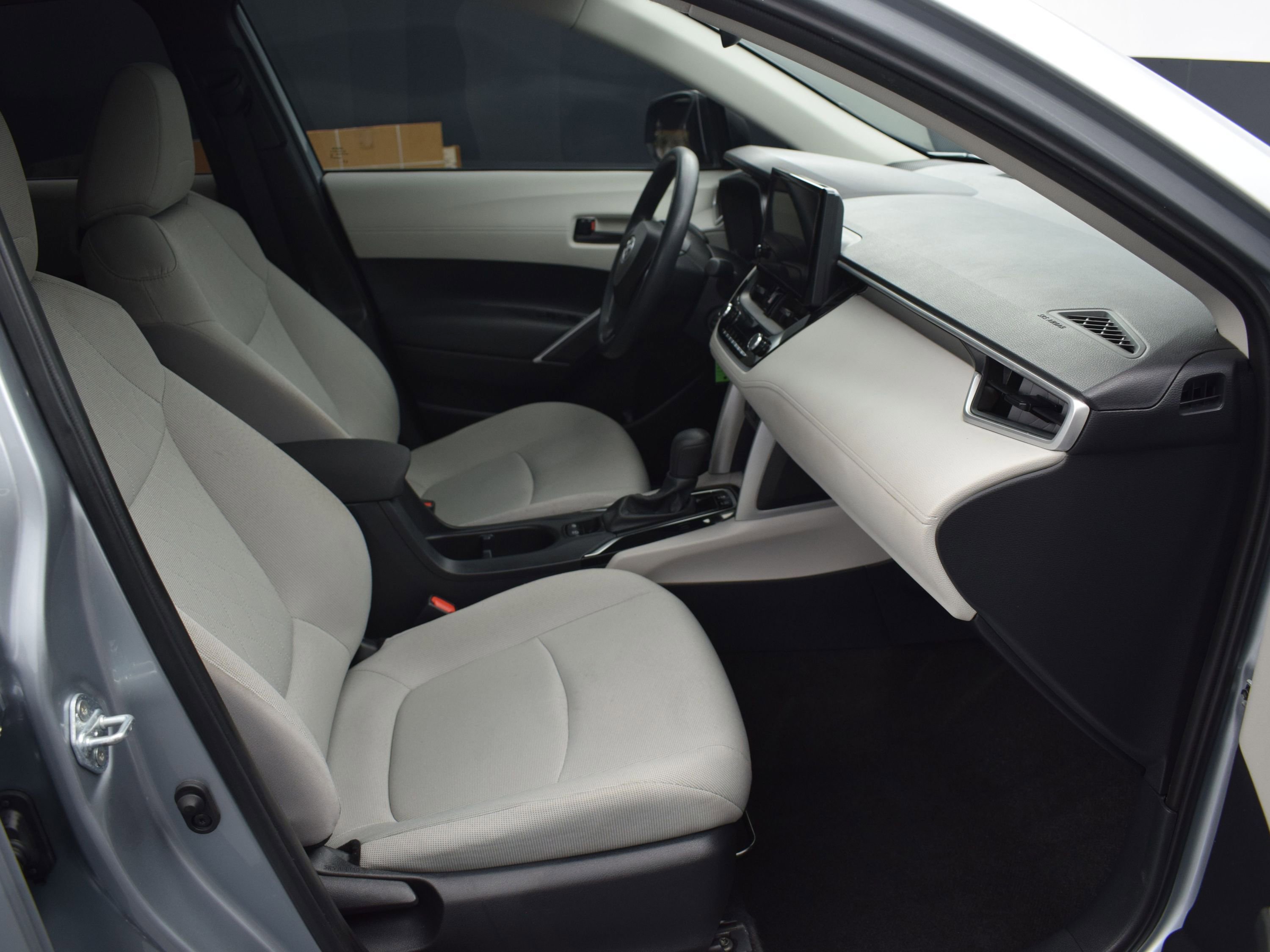 Used 2024 Toyota Corolla Cross L image 10