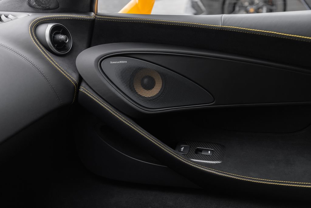 Used 2019 McLaren 570S Spider RWD image 27