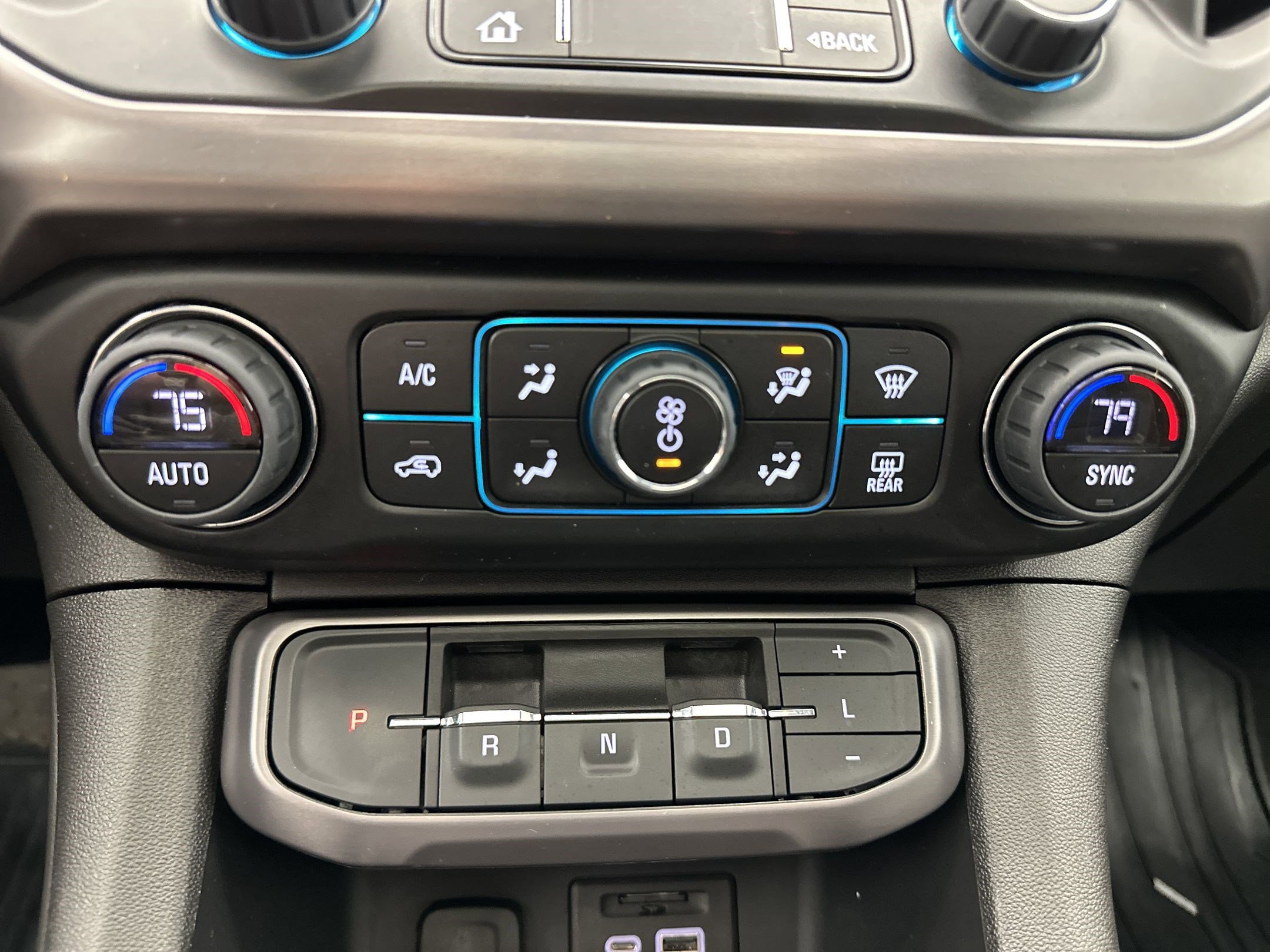 Certified 2023 GMC Acadia AT4 w/ Technology Package AWD/4WD image 18