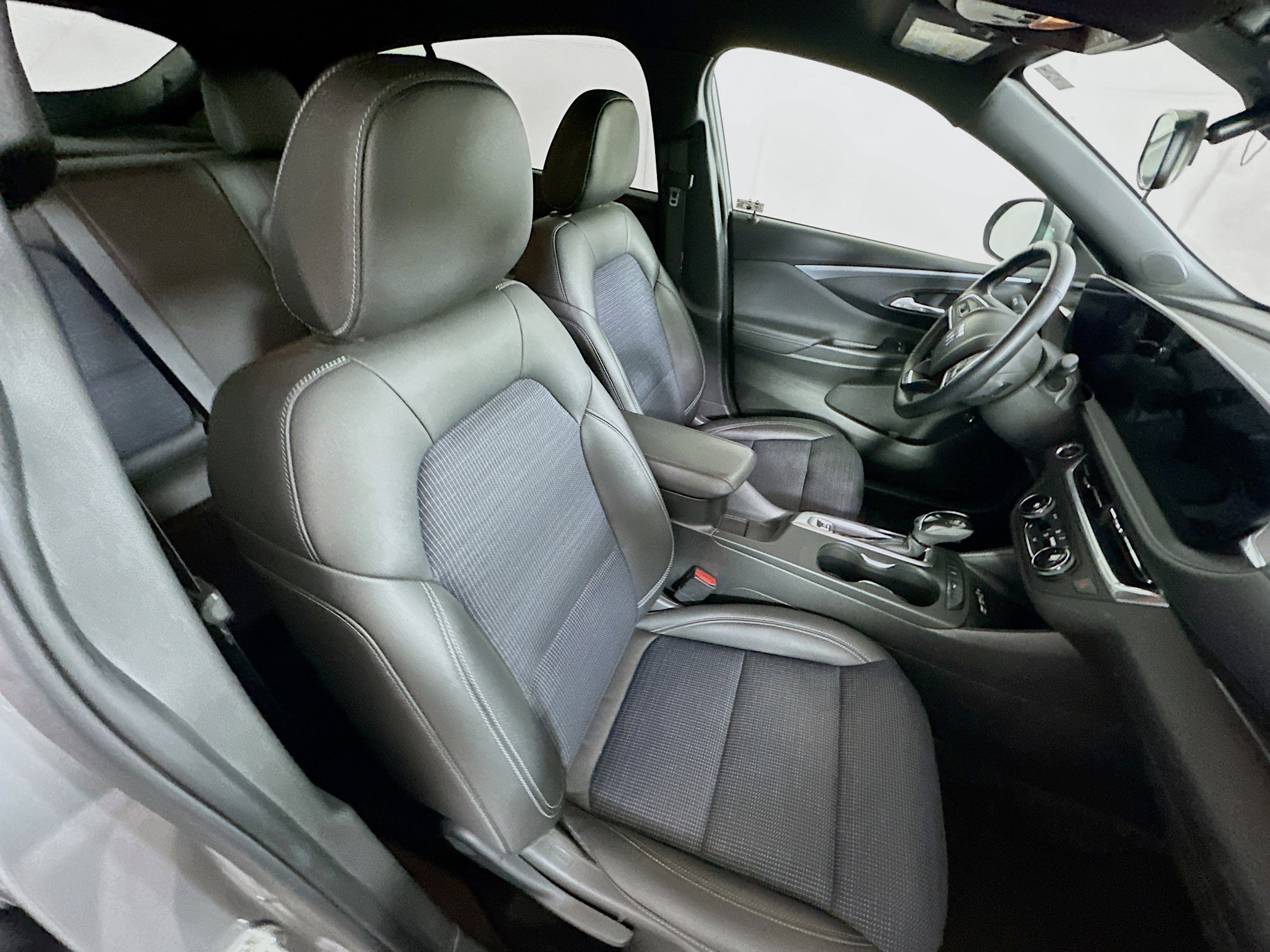 Used 2024 Buick Envista Preferred w/ Convenience I Package image 31