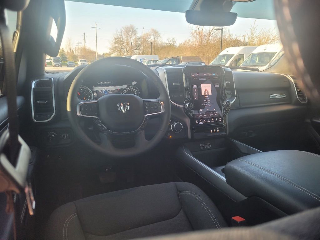 Used 2025 RAM 1500 Big Horn AWD/4WD image 5