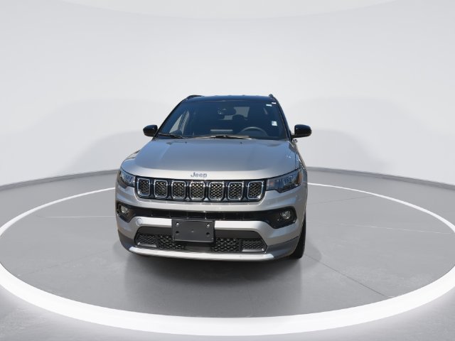 Used 2024 Jeep Compass Limited AWD/4WD image 3