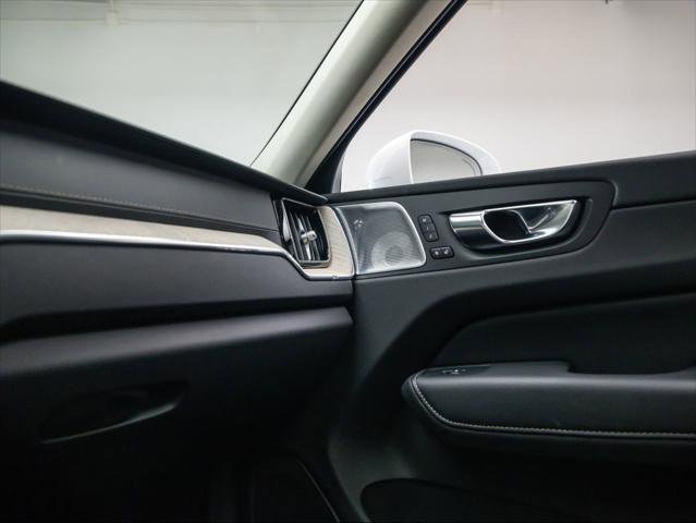 Used 2021 Volvo XC60 T8 Inscription w/ Advanced Package image 32