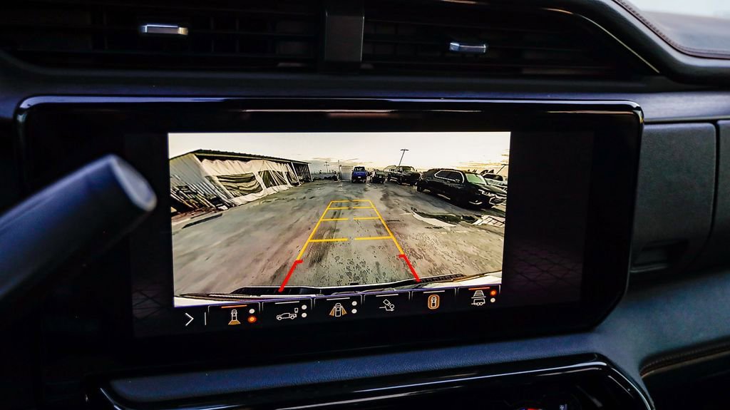 Used 2025 GMC Sierra 2500 AT4 image 27