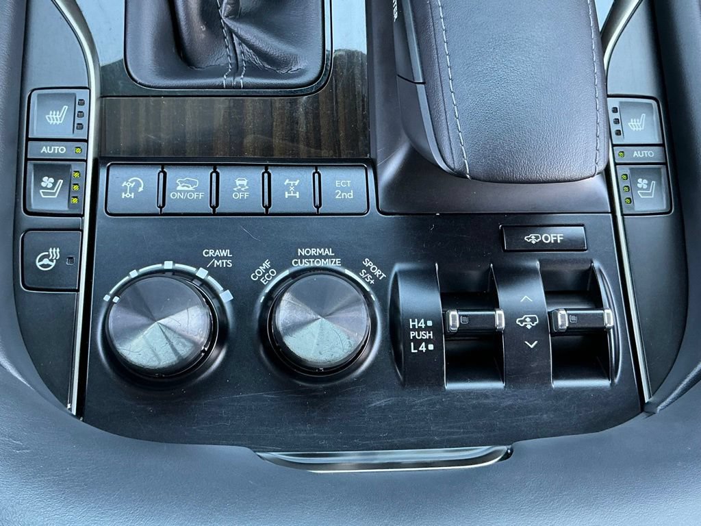 Used 2020 Lexus LX 570 4WD w/ Sport Package image 32
