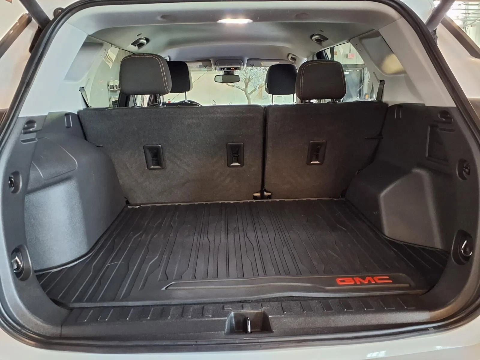 Used 2021 GMC Terrain SLE w/ Driver Convenience Package AWD/4WD image 6