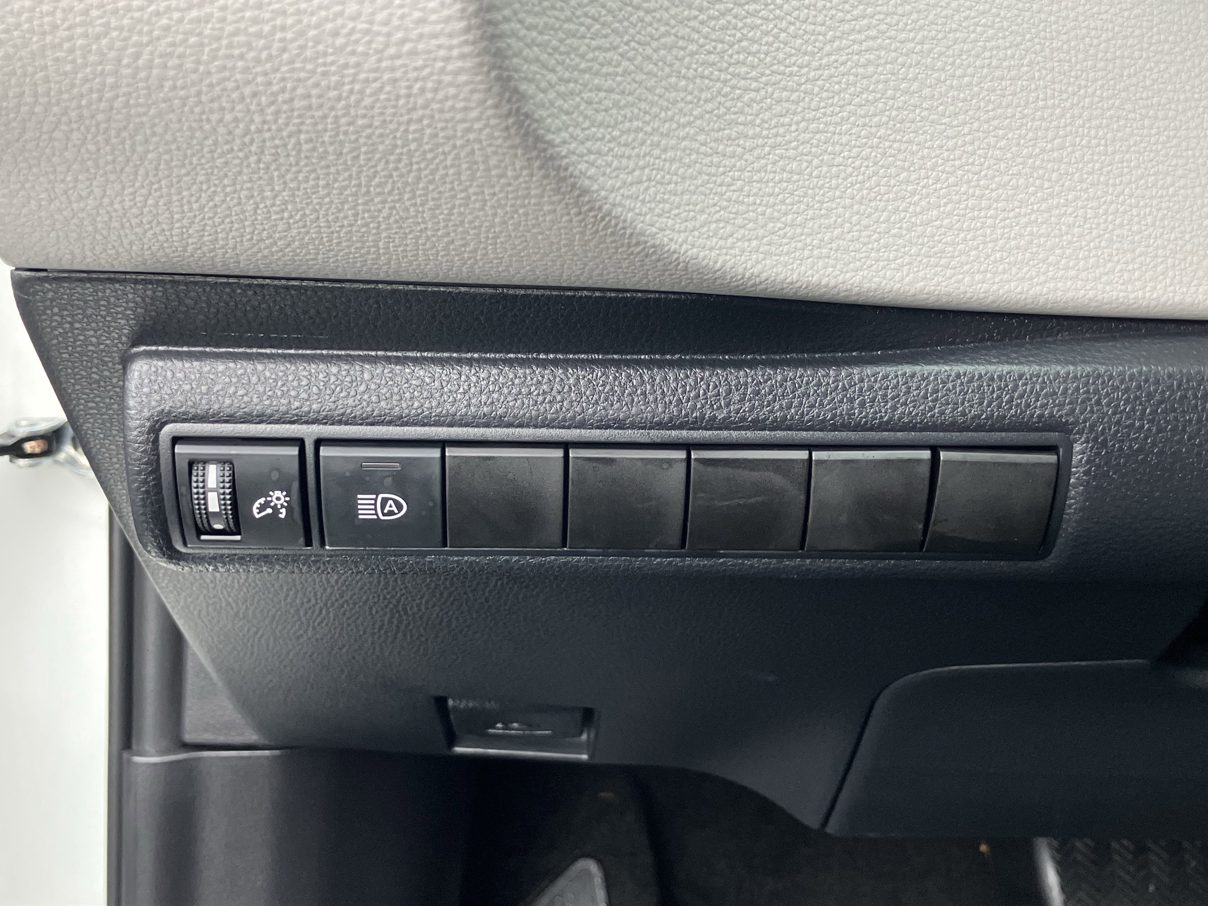 Used 2020 Toyota Corolla L image 19