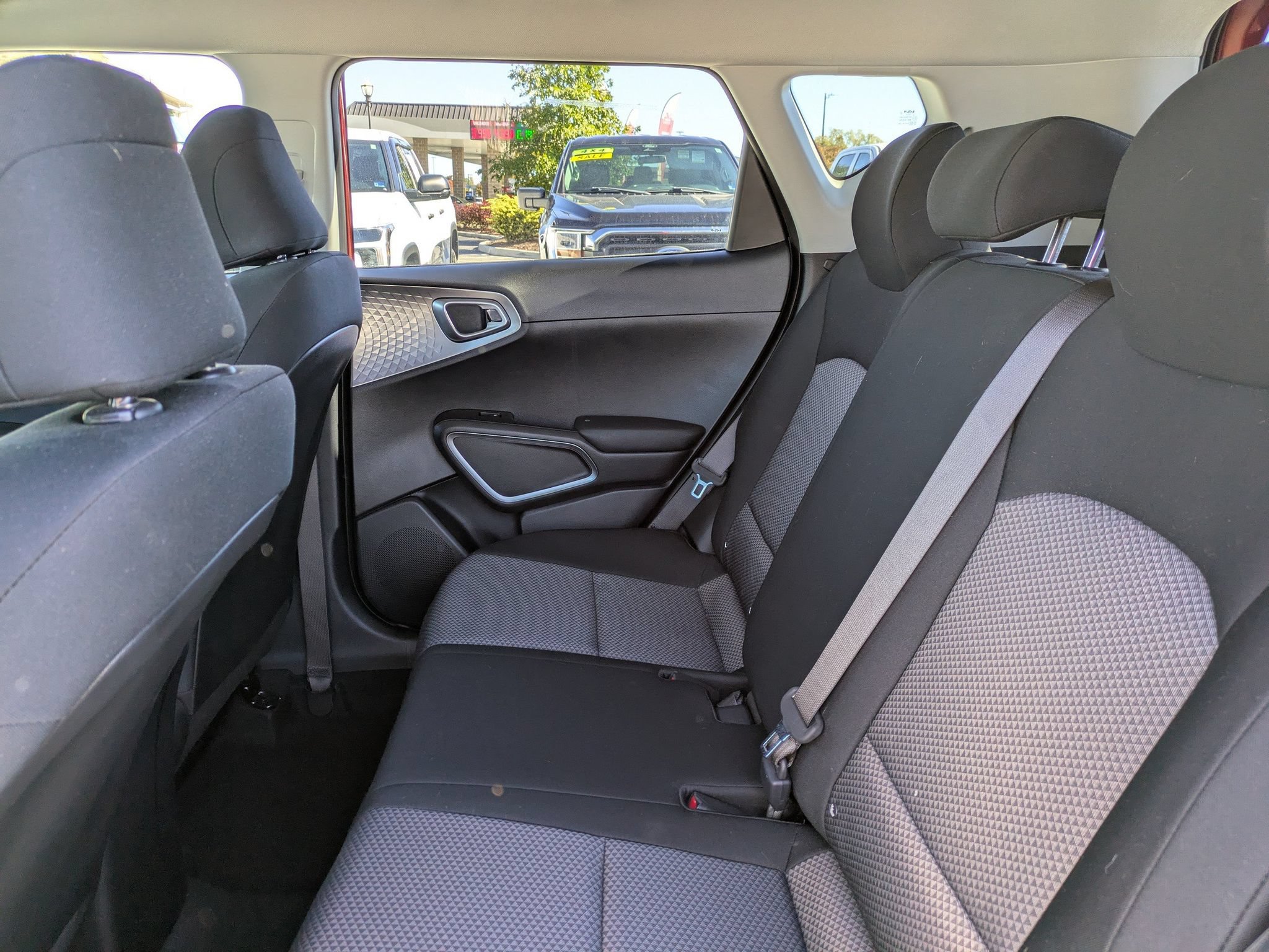 Used 2025 Kia Soul LX w/ LX Technology Package FWD image 14
