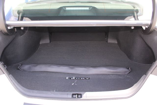 Used 2021 Toyota Camry SE w/ Carpet Mat Package (TMS) image 7