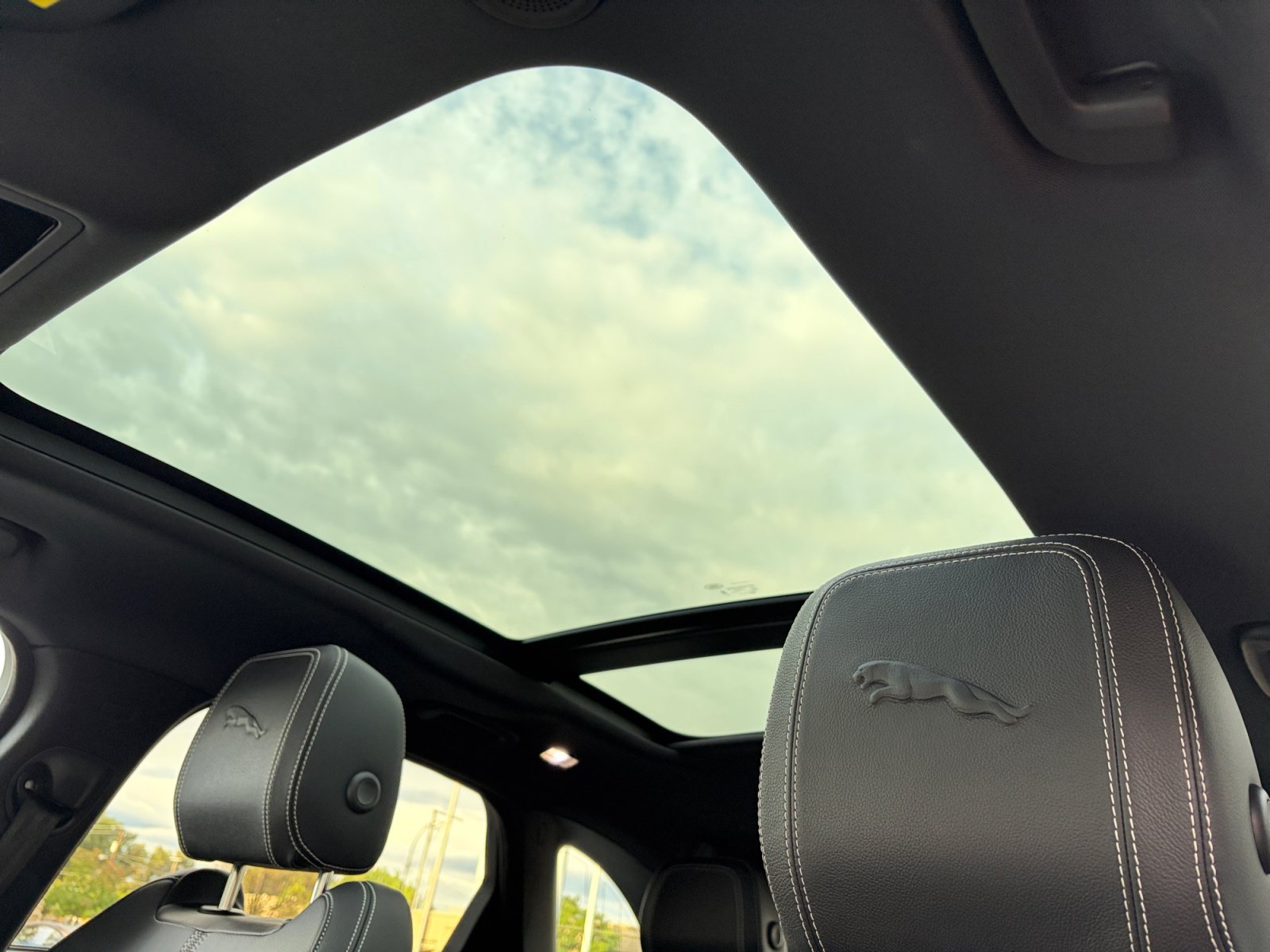Certified 2026 Jaguar F-PACE R-Dynamic S AWD/4WD image 31