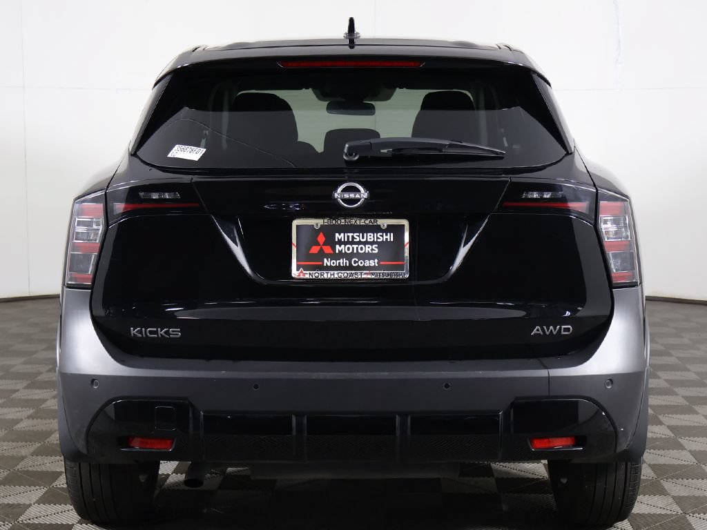 Used 2025 Nissan Kicks SV AWD/4WD image 11