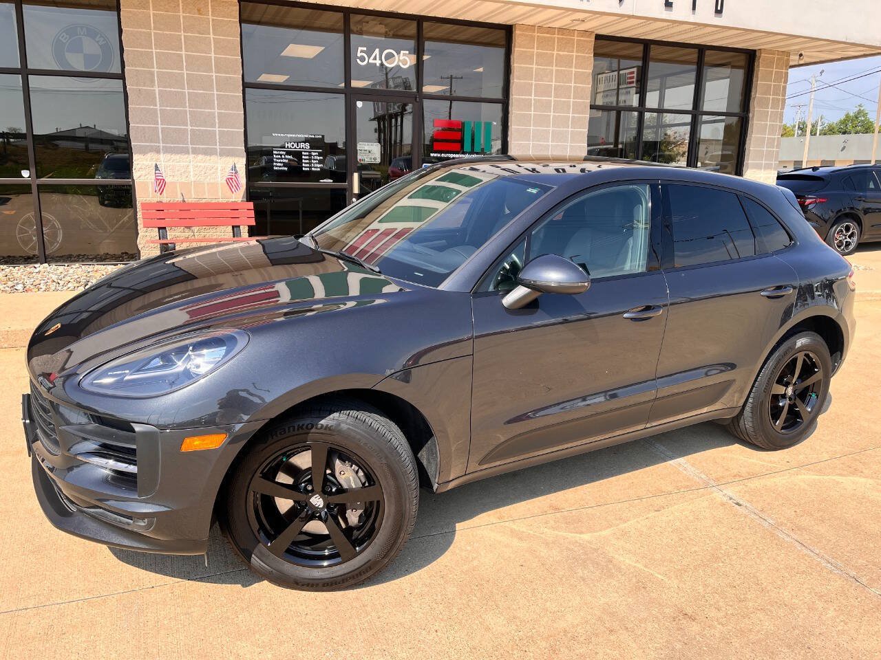 Used 2021 Porsche Macan AWD/4WD image 23