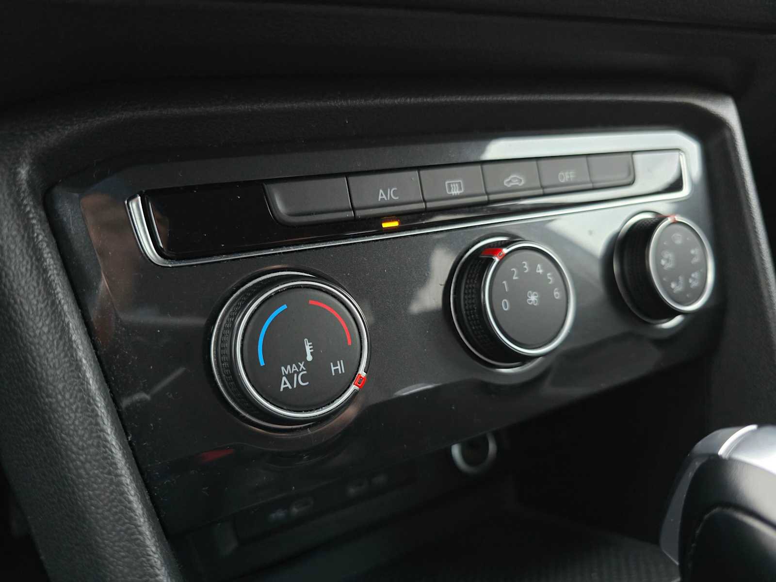 Used 2021 Volkswagen Tiguan S image 28