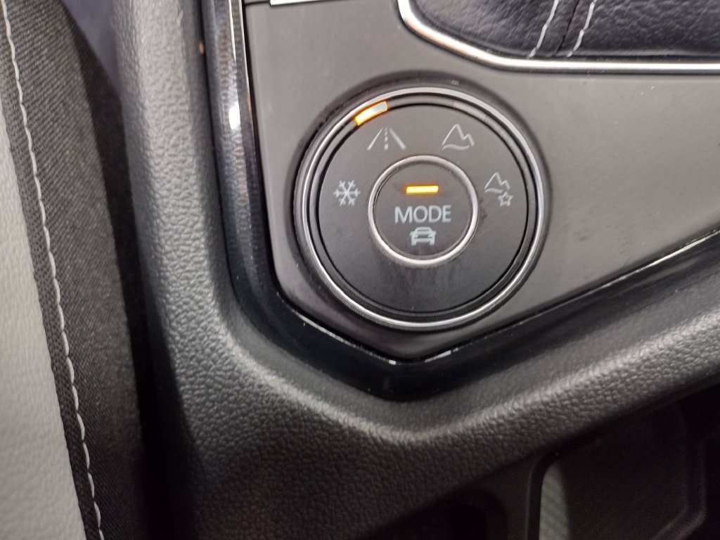 Certified 2025 Volkswagen Taos SE AWD/4WD image 31