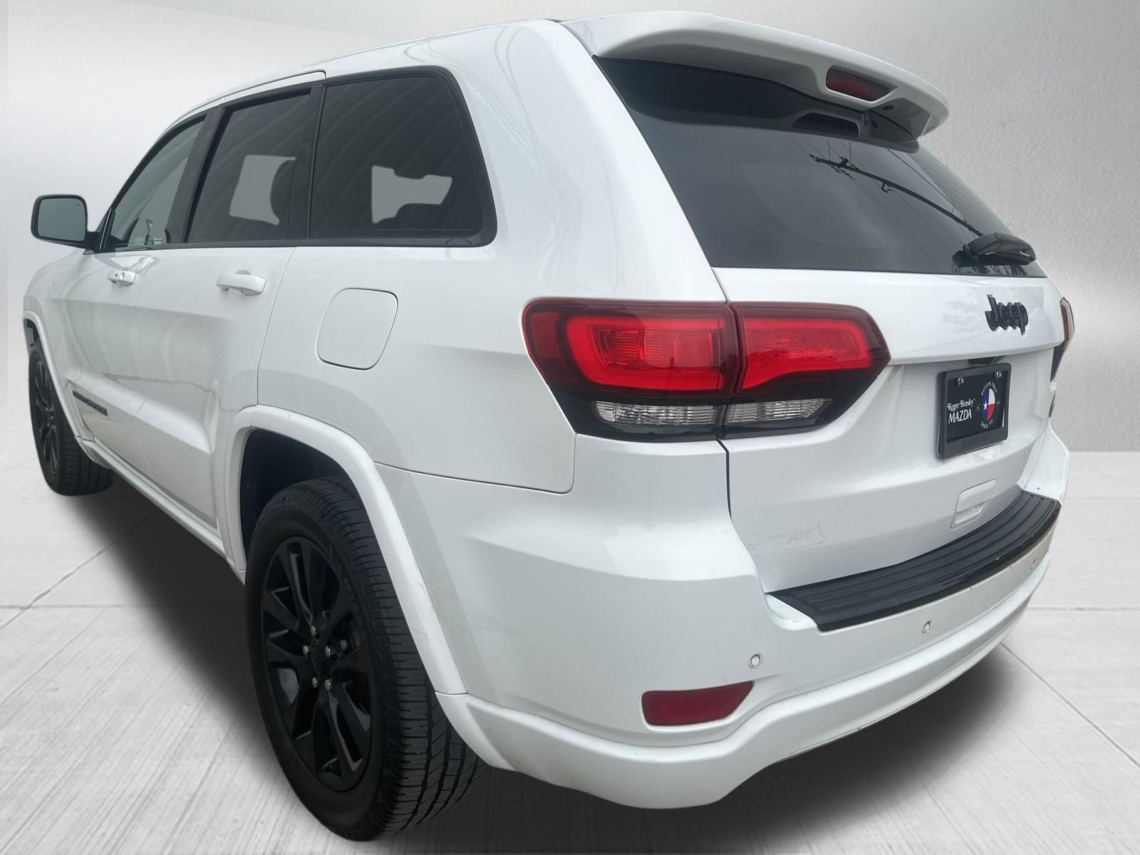 Used 2018 Jeep Grand Cherokee Altitude RWD image 6
