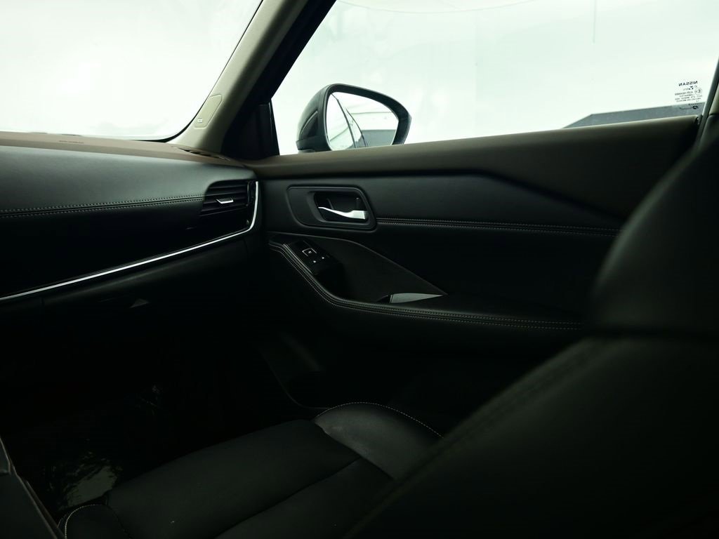 Used 2023 Nissan Rogue SL w/ SL Premium Package image 12