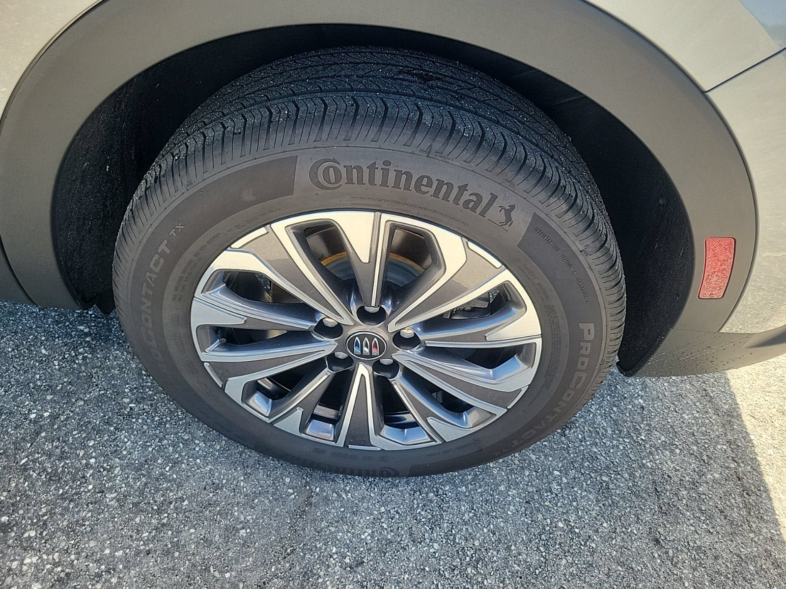 Used 2025 Buick Envision Preferred AWD/4WD image 9