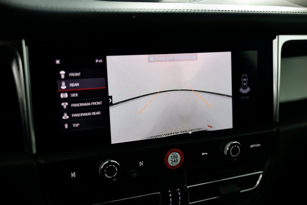 Used 2023 Porsche Macan Turbo image 40