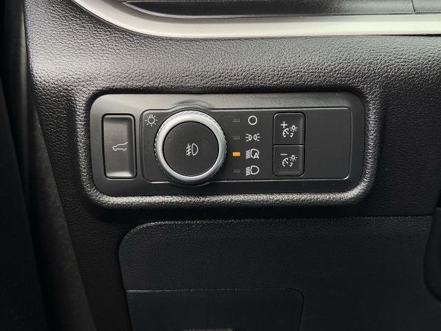 Certified 2022 Ford Explorer XLT w/ Equipment Group 202A image 23
