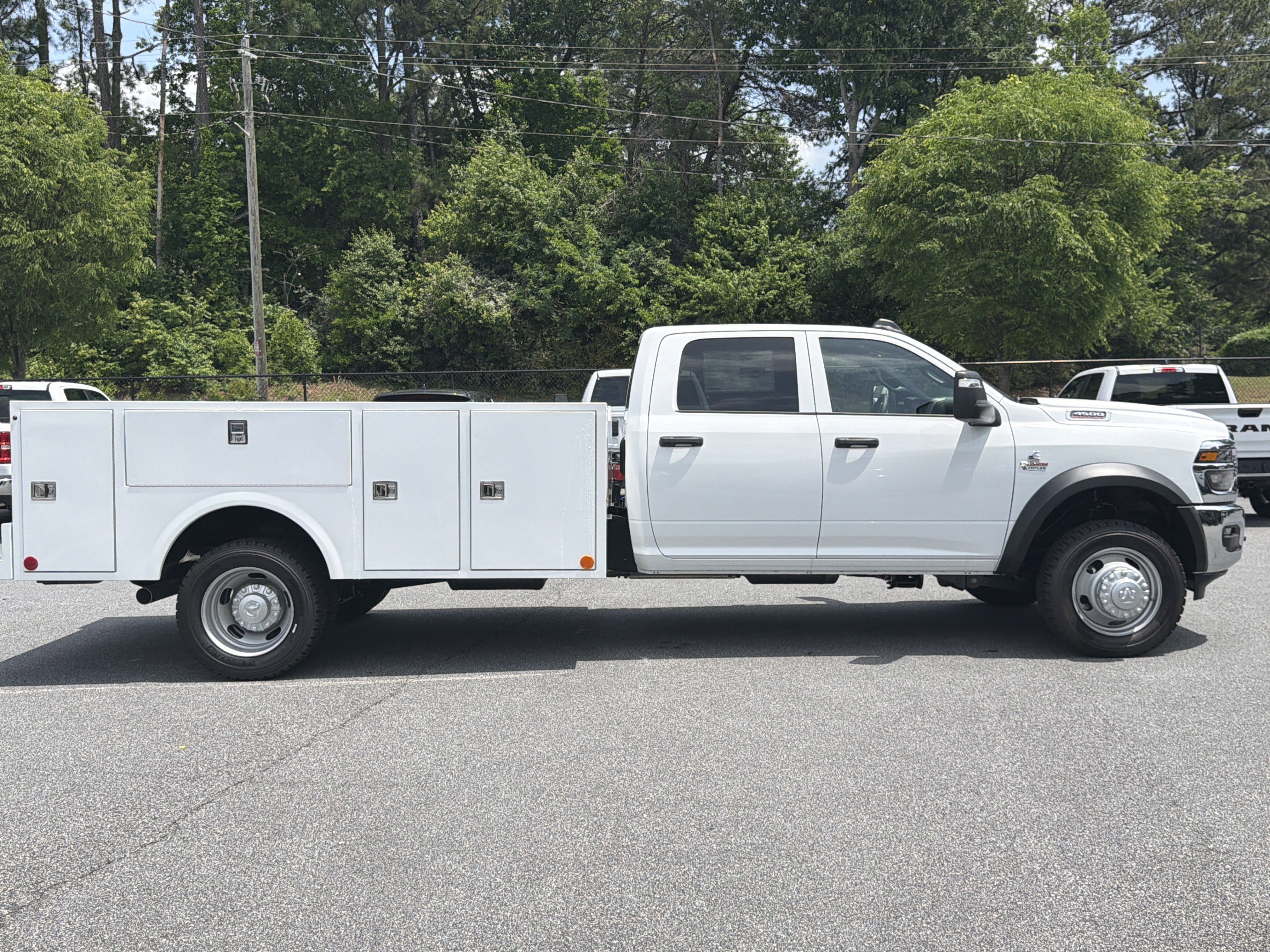New 2026 RAM 4500 Tradesman w/ Chrome Appearance Group AWD/4WD image 9